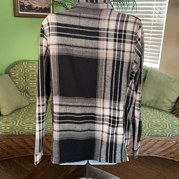 Hurley flannel jacket zippers, snaps & pockets - Picture 6 of 7